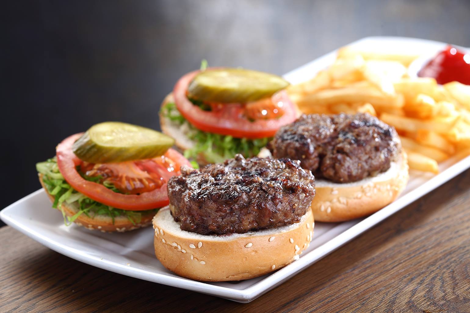 Бургер куриный. Бургер который только с котлетой как называется. Котлета для гамбургера. Классический американский бургер. Крутые бургеры.